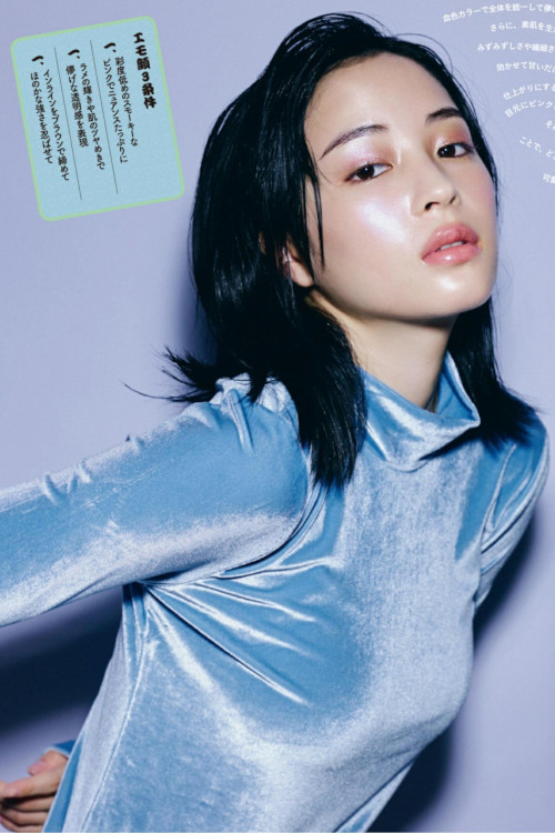 Read more about the article Suzu Hirose 広瀬すず, aR (アール) Magazine 2022.03