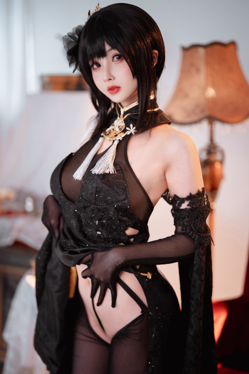 Read more about the article Rioko凉凉子 Cosplay 黑白镇海双人