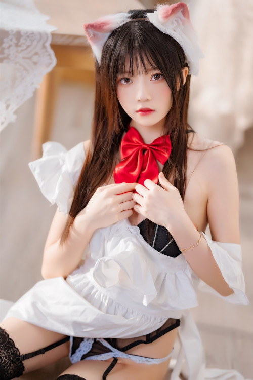 Read more about the article 桜桃喵 Cosplay 长裙妹抖