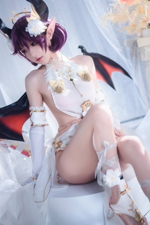 Read more about the article 阿包也是兔娘 Cosplay 碧蓝幻想古蕾娅 龙娘