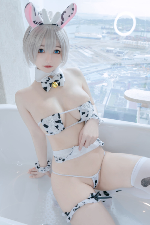Read more about the article KitKat Cosplay Uzaki Cow Maid