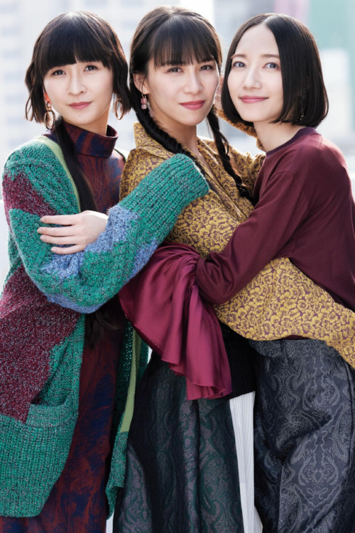 Read more about the article Perfume パフューム, Anan 2022.03.08 (アンアン 2022年3月8日号)
