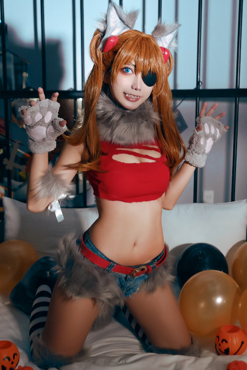 Read more about the article MingTao 明桃 Cosplay Asuka Werewolf