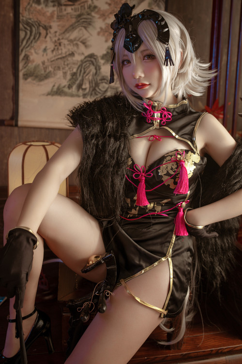 Read more about the article 是一只熊仔吗 Cosplay Jeanne d’Arc Alter