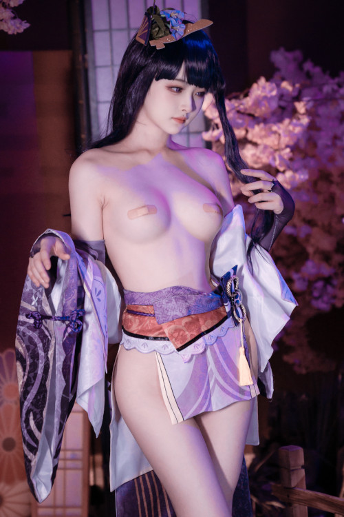 Read more about the article Cosplay 白莉愛吃巧克力 雷電將軍