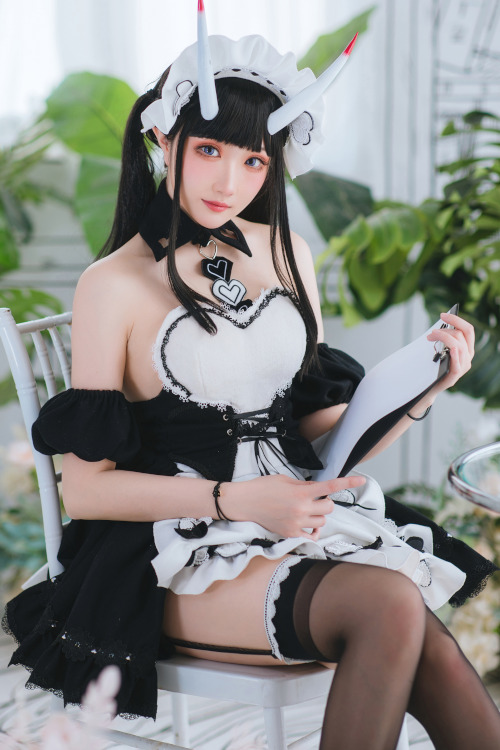 Read more about the article Cosplay 瓜希酱 能代女仆