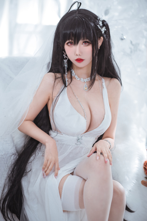 Read more about the article Cosplay 仙女月 大鳳 Taihou