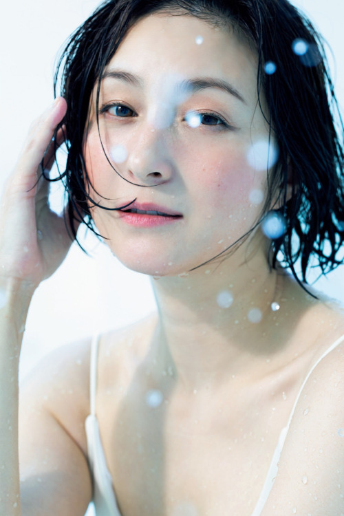 Read more about the article Ryoko Hirosue 広末涼子, Weekly Playboy 2022 No.51 (週刊プレイボーイ 2022年51号)